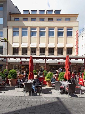 Großzügige 2,5 Zimmerwohnung mit Balkon und  Wohnküche