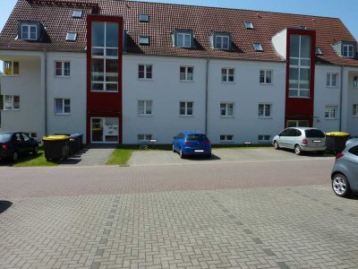 Helle 3 Zimmerwohnung mit Einbauküche,  Balkon und KFZ-Stellplatz