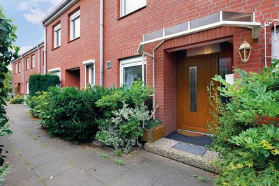 Großzügig auf vier Etagen: Garten, Balkon, EBK, Gäste-WC, Keller und Hobbyräume in ruhiger Lage