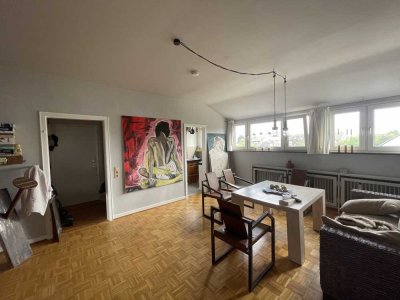 2-Zimmer-Dachgeschosswohnung mit EBK