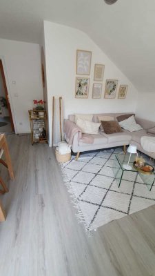 Ansprechende 2,5-Zimmer-DG-Wohnung mit geh. Innenausstattung