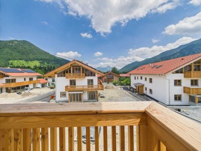 Schliersee-Neuhaus: Exklusive 3-Zimmer Landhaus-Wohnung im Obergeschoss mit Bergpanoramablick
