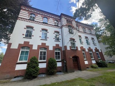 BESICHTIGUNG am 24.07.25 von 14:30 Uhr bis 15:00 Uhr! Sehr helle Etagenwohnung in einem Altbau.