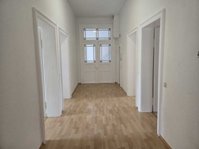 Charmante Altbauwohnung in zentraler Lage von Hameln – großzügiger Raum und historische Eleganz.