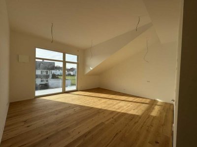 Erstbezug: Attraktive 3-Zimmer Dachgeschosswohnung mit Balkon KfW40-Standard QNG - provisionsfrei