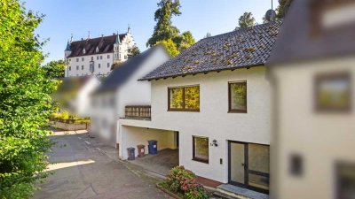 Charmante Doppelhaushälfte mit Garage und herrlichem Schlossblick in Haunsheim