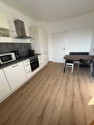 lichtdurchflutete 3,5 ZKB mit Balkon, perfekt für WG geeignet, fußläufig zum Zentrum