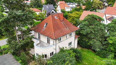 Wohnen im Grünen mit Potenzial: Bezugsfreies Haus mit Garten vor den Toren der Hauptstadt