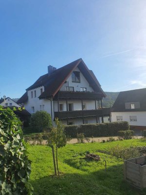Lichtdurchflutete 2,5-Zimmer-Wohnung mit EBK, großen Balkon und eigenem Gartenstückin Breuberg