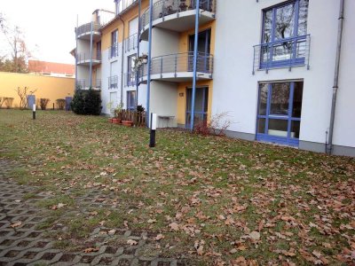 Möblierte 2-Zi. Terrassenwohnung, Einbauküche, Parkhaus-Stellplatz