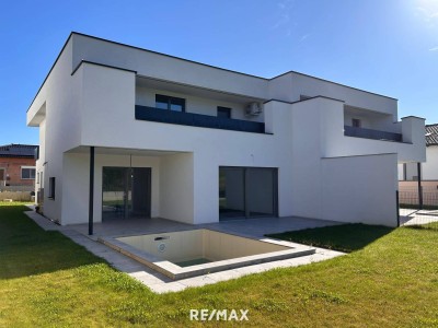 Doppelhaushälfte mit Pool und Klimaanlage