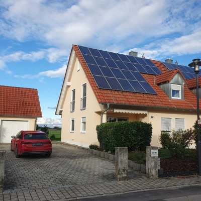 Großzügige DHH mit schönem Garten in ruhiger Lage mit Blick auf die Felder