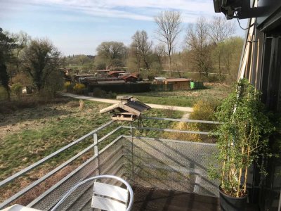 Helle und sonnige 3 Zimmer DG Wohnung in ruhiger und attraktiver Naherholungslage