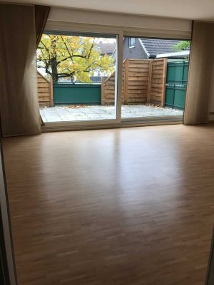 Schöne 2-Zimmer-Stadtwohnung mit großer Dachterrasse und Einbauküche!!
