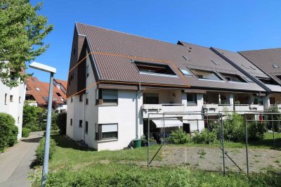 Stilvolle, modernisierte 3-Zimmer-DG-Wohnung mit Balkon und Einbauküche in Kirchheim unter Teck