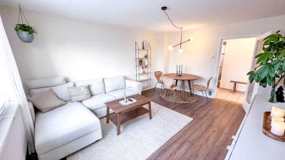 Stilvoll möblierte 3 Zi.- Wohnung mit Balkon, EBK & Parkplatz