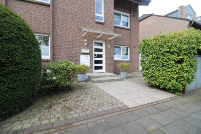 Ruhiges Wohnen mit großem Potenzial – Modernisiertes Dreifamilienhaus mit großem Garten in Büderich