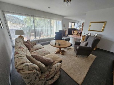 Attraktive 3-Zimmer-Wohnung,  1. OG mit Balkon, 2 Stellplätze, 1 großer Kellerraum