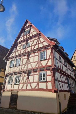 Charmante 5-Zimmer-Wohnung im Denkmalhaus, Erstbezug nach Renovierung, Stellplatz inklusive