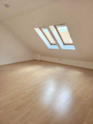 Helle Dachgeschosswohnung mit 3 Zimmern und Balkon in Blankenfelde-Mahlow