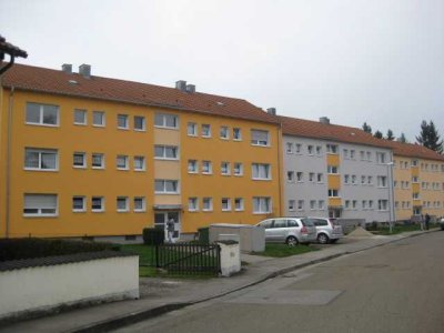 Renovierte 4 - Zimmer Wohnung mit Balkon in modernisierter Wohnanlage!