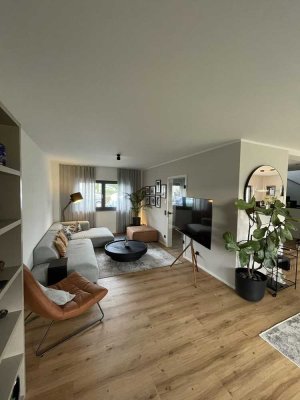Neuwertige 142m² 4-Zimmer Wohnung mit gehobener Ausstattung, Garten und 2 Stellplätzen