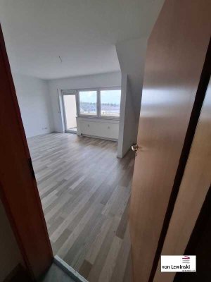 BEZUGSFREIE DACHGESCHOSSWOHNUNG MIT WEITBLICK ...