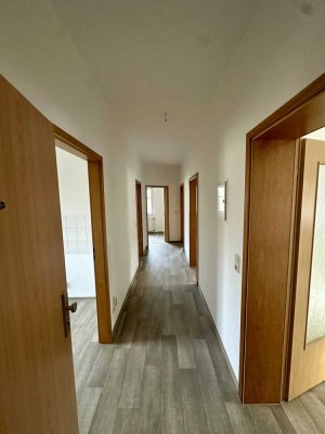� wunderschöne große 4 Zi.-Wohnung � im Zentrum �