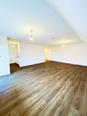 Erstbezug nach Sanierung, stilvolle 2-Zimmer-Wohnung mit Einbauküche, Balkon und Tiefgarage