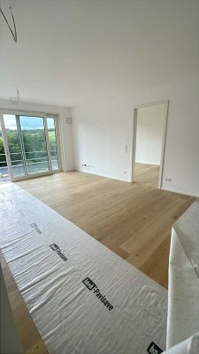 Neubau! Penthouse Wohnung mit drei Zimmern sowie Dachterrasse & Einbauküche in Steinheim-Höpfigheim!