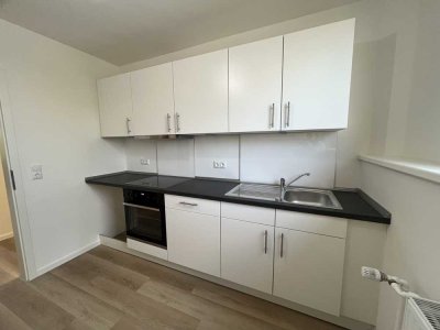 Vor den Toren Hamburgs: Frisch sanierte 1-Zimmer Souterrain Wohnung