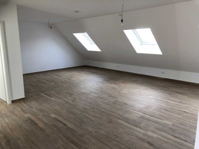 Stilvolle, neuwertige 1,5-Zimmer-Dachgeschosswohnung mit gehobener Innenausstattung in Philippsburg