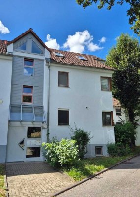Geschmackvolle, gepflegte 2,5-Zimmer-Wohnung mit 2 Balkonen und Einbauküche in Herrenberg