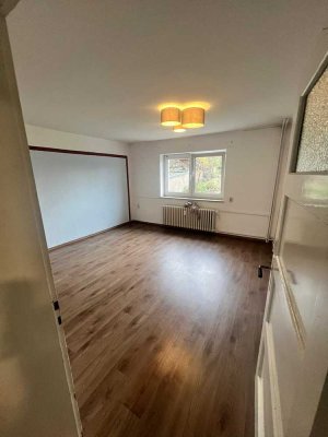Charmante 3-Zimmer-Wohnung in renoviertem Haus mit neuer Fassade**