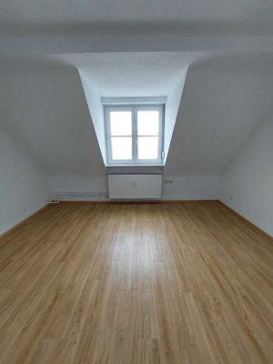 2-Zimmer-Dachgeschosswohnung – ideal für Singles oder Paare