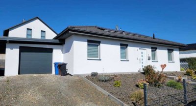 topmoderner komfortabler Walmdach-Bungalow mit Garten in guter Lage in Contwig/Westpfalz