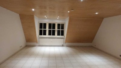 Freundliche und sanierte 2-Zimmer-Dachgeschosswohnung mit gehobener Innenausstattung in Niedernhall