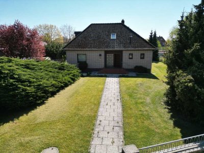 Provisionsfrei: Ostseenahes EFH/ZFH mit 212 m2, 1.347 m2 eigenem Grundstück & 4 Garagen