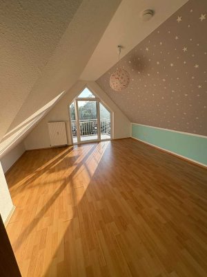RENOVIERTE 4-Zimmer Dachgeschosswohnung zu vermieten
