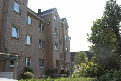 Von Privat: Grün und zentral in Ratingen Lintorf - helle Dachgeschosswohnung mit großem Südbalkon
