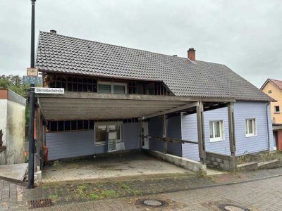Handwerker aufgepasst! Freistehendes Einfamilienhaus in Contwig!