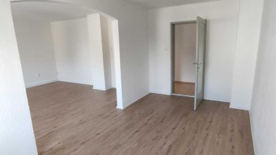 Helle, neu renovierte 3-Zimmer Whg. 1. OG mit Balkon und Keller
