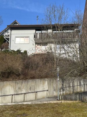 geräumiges Wohnhaus mit Einliegerwohnung und Pool