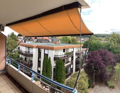 Freundliche 2-Zimmer-Penthouse-Wohnung mit geh. Innenausstattung mit Balkon und EBK in Bad Salzuflen