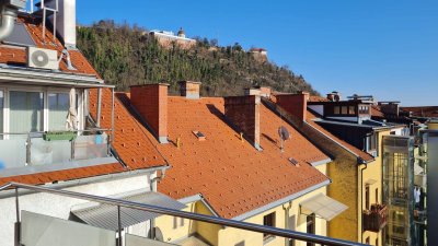 Top 60m² Dachgeschoß-Appartement nahe Keplerbrücke, teilmöbliert, mit Klimaanlage, Galerie, Terrasse und Schlossbergblick - Ideal für Singles oder Paare