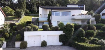 Schöne 1,5-Zimmer-Wohnung mit großer Terrasse und kleiner EBK am Stadtrand von Wangen im Allgäu