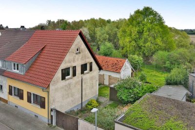 Idyllisches Zuhause mit Charakter – Doppelhaushälfte auf großem Traumgrundstück in Hochstetten