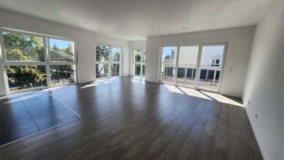 Exklusive großzügige 2 Zi. Whg. in toller Lage mit Balkon und EBK