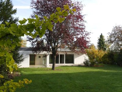 ALLES AUF EINER EBENE - BUNGALOW mit viel Platz und Traumgarten