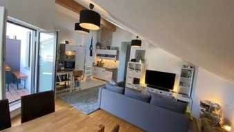 Stylische 2 Zimmer Dachgeschosswohnung mit Balkon im Herzen Deisenhofens